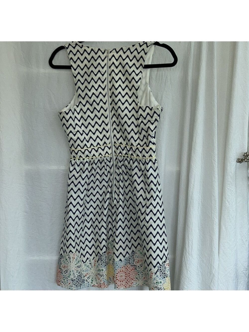 NWT: Sleeveless Print Dress: size Medium - Picture 6 of 8